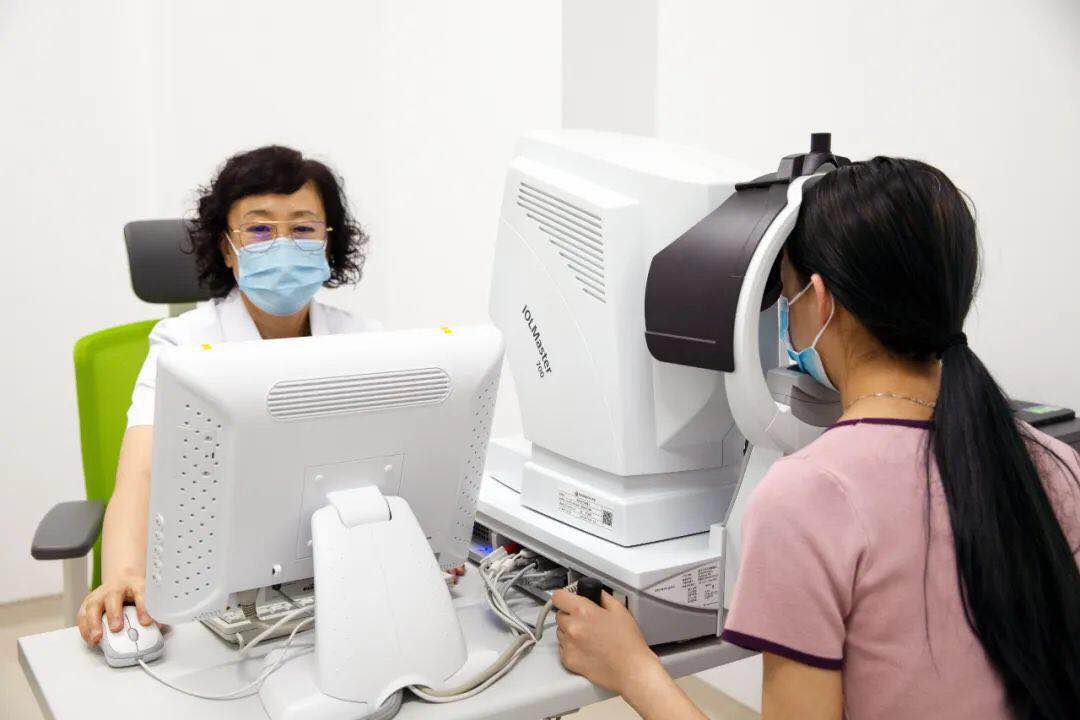 眼睛干澀、看不清字？ 快來這里檢查