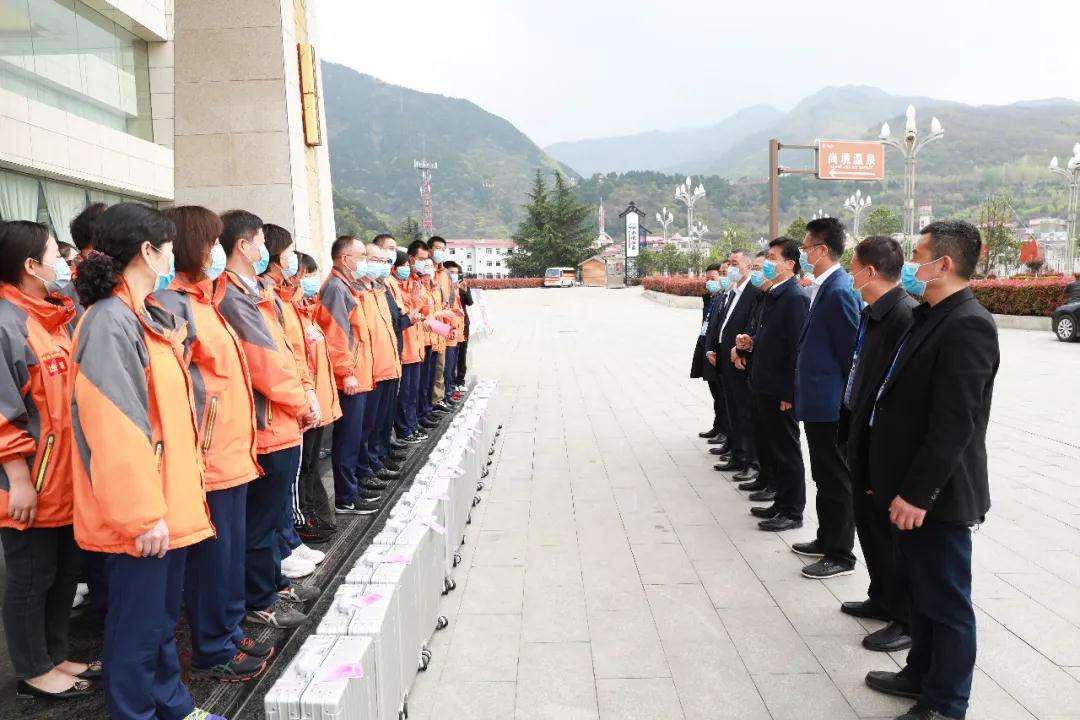 陜西省衛(wèi)健委領導前往隔離點看望支援湖北醫(yī)療隊隊員