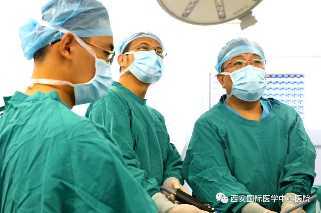 19年了，手上“汗流成河”！兩個小切口就治好這個“怪病”