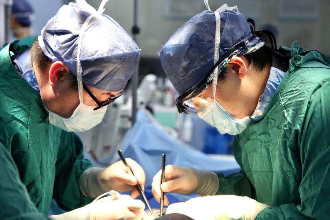 又一次突破！心外團(tuán)隊完成國內(nèi)首例“經(jīng)股TAVR+TEVAR”