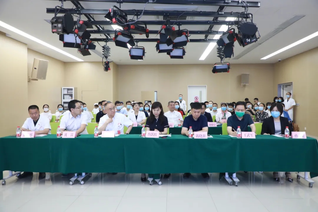 西安市市場監(jiān)督管理局高新區(qū)分局在我院舉辦“測量助力健康服務(wù) 計(jì)量守護(hù)生命安全”宣教活動(dòng)