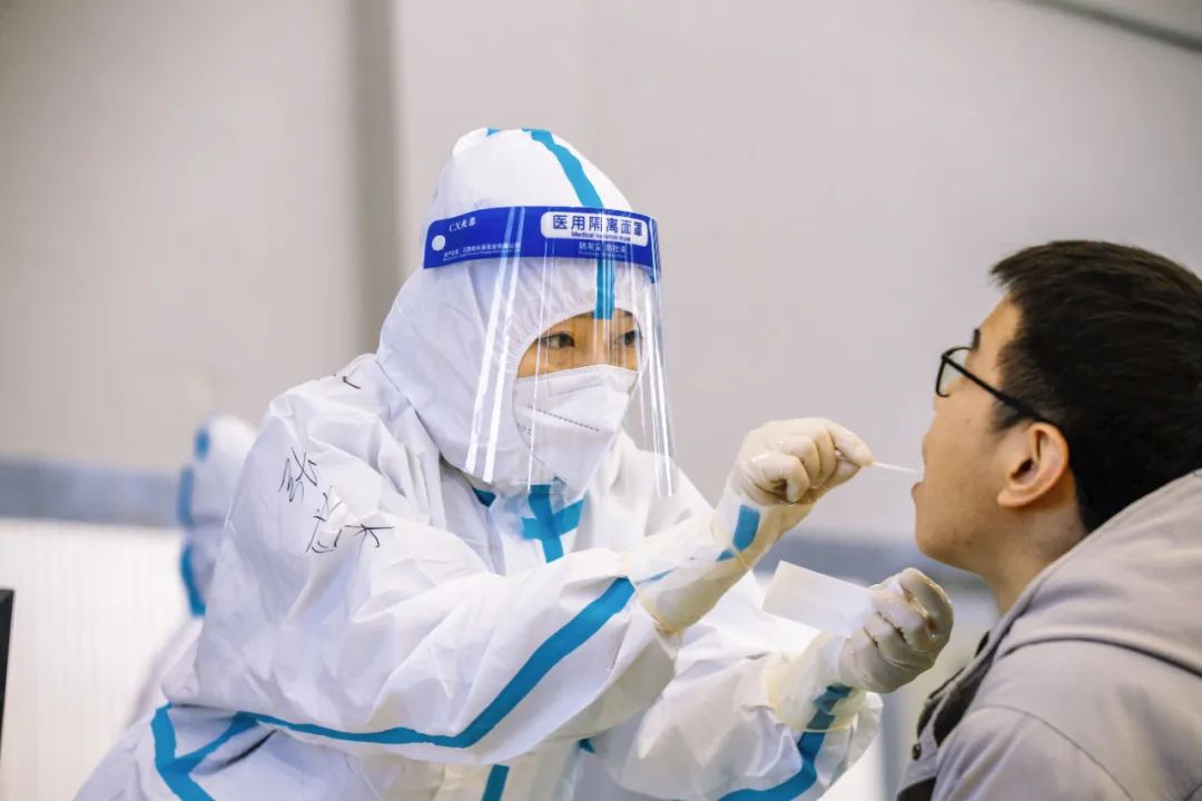 感冒和新冠肺炎有啥不同？