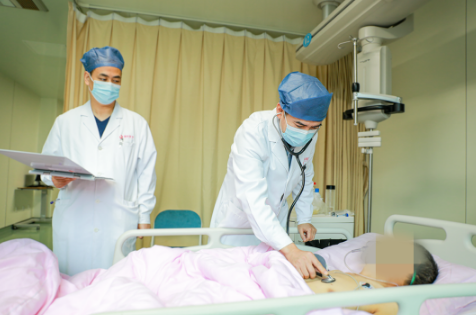 險！心臟驟停3分鐘 三科室上演教科書式急救接力