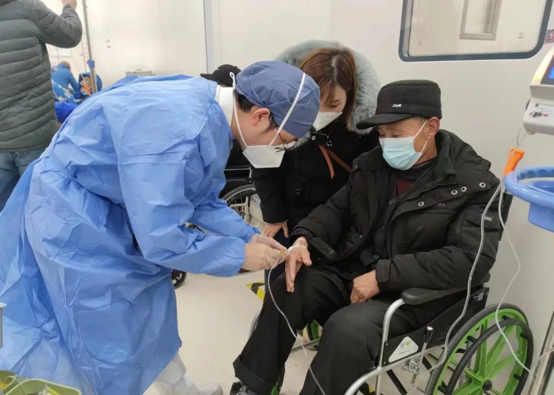 向光而行，致敬元旦堅(jiān)守“醫(yī)”線的你們！