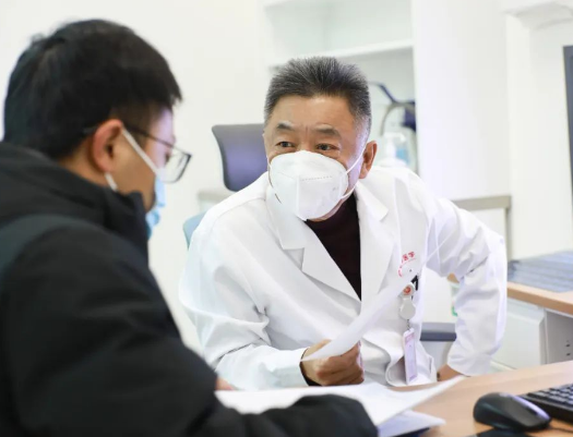 他們?nèi)找箞允?，為患者照亮就診之路