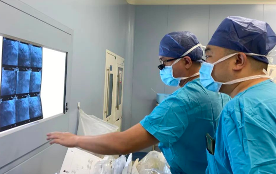 這，就是醫(yī)護人員的“硬核”擔(dān)當！