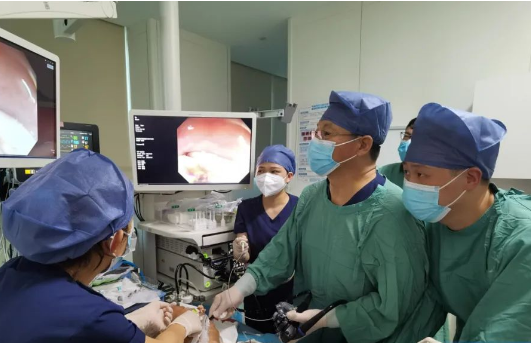 吃雞有風(fēng)險！多學(xué)科聯(lián)手為71歲老人清除“刺客”