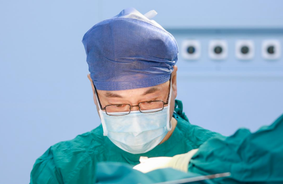 7歲遭遇油罐爆炸！單親媽媽“浴火重生”擺脫“異類”標(biāo)簽