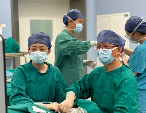 3800公里求醫(yī)路，她終于在這里“針”到病除